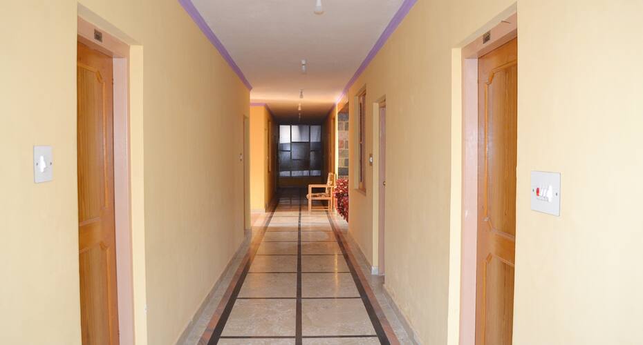 Hotel Grand Sammi, Srinagar 4